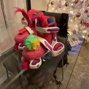 Troll roller skates